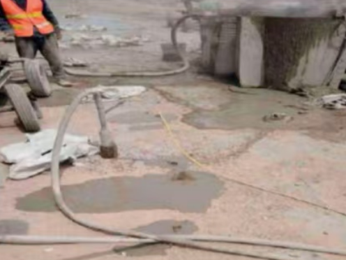 太谷水泥混凝土路面板底注浆技术 路面脱空注浆整治方案