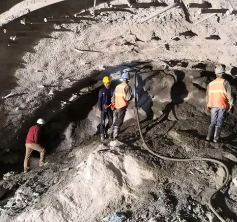 太谷拱顶带模注浆料的施工流程及注意事项